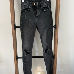 H&M Distressed High Wasted Black Jeans